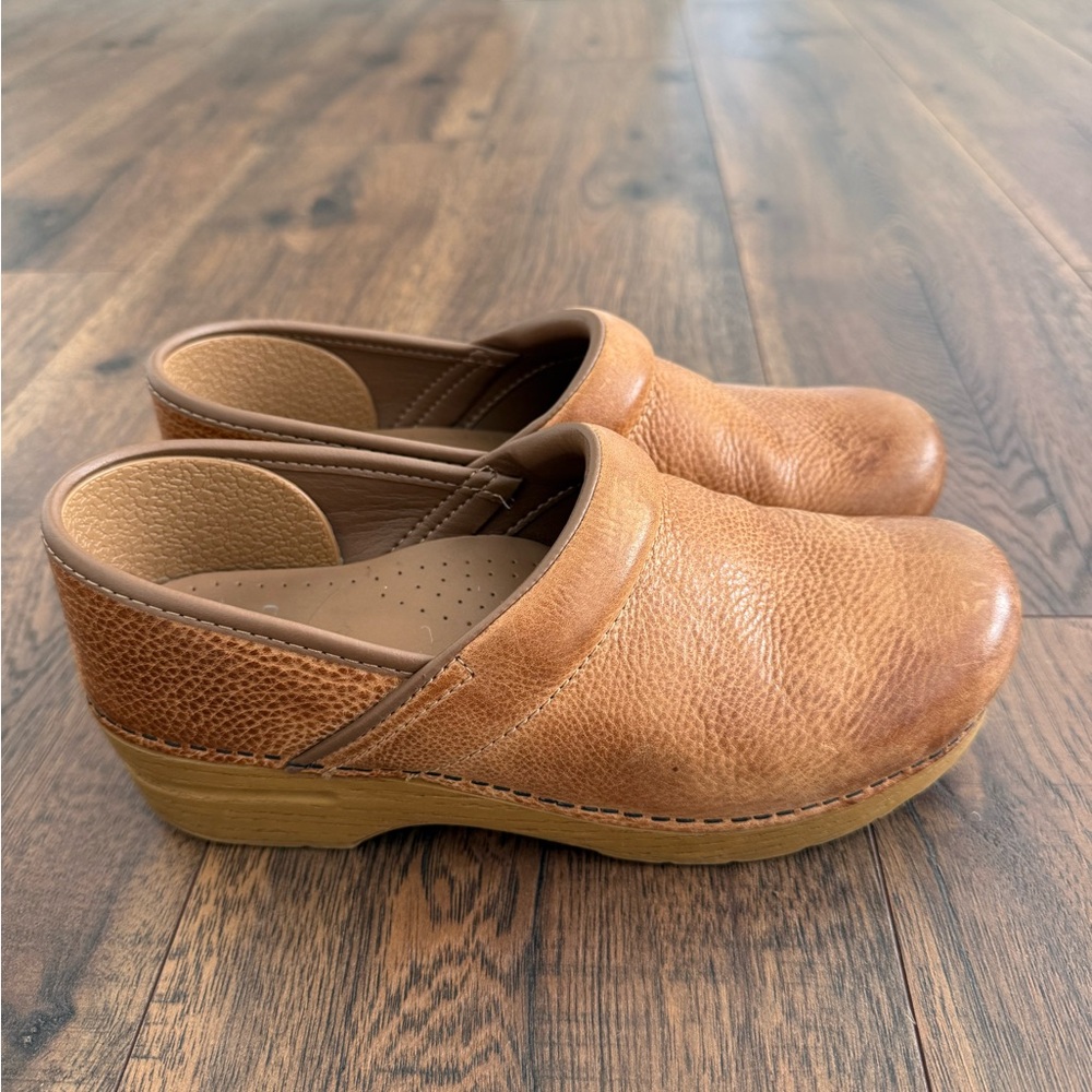 Dansko Honey Distressed Leather Clogs - Comfortable Slip-On Work Shoes - Picture 2 of 6
